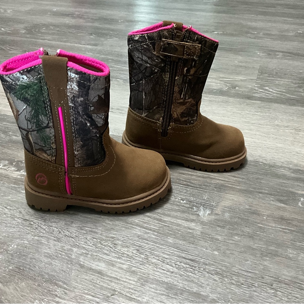 Magellan Toddler girl boots sz 6, New
